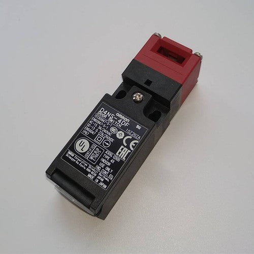 1PC OMRON  D4NS-4DF D4NS4DF Safety Door Switch Fast Shipping