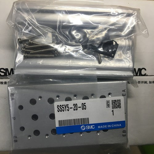 one  SMC SS5Y5-20-05 Solenoid valve base manifold Free shipping