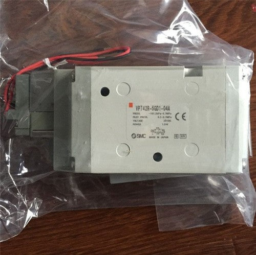 ONE   SMC VP742R-5GD1-04A solenoid valve Free shipping