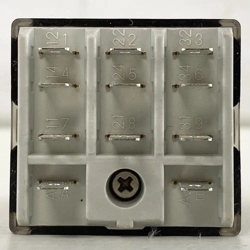 1PC Bulletin 700 Relay SER E 15A 120VAC   700-HB33A1
