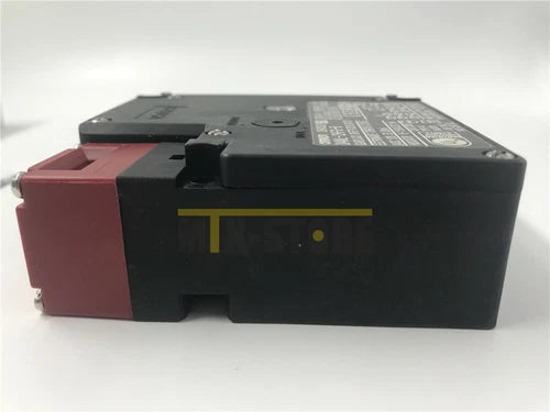 1PCS     Safety Door Switch D4NL-2HFG-B D4NL2HFGB