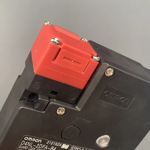 1PC  PLC Safety Switch  D4NL-2DFA-B4