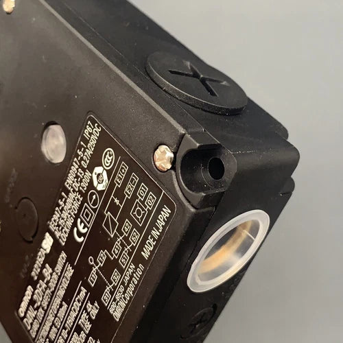 1PC  PLC Safety Switch  D4NL-2DFA-B4