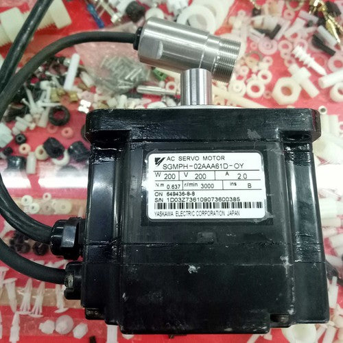 One  Yaskawa SGMPH-02AAA61D-OY servo Motor in box Fast Delivery