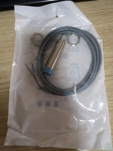 1PCS For  proximity switch  IM18-08NUS-ZU0