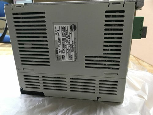Mitsubishi AC Serve drive MR-J2S-20B-T004 MRJ2S20BT004 1 year warranty