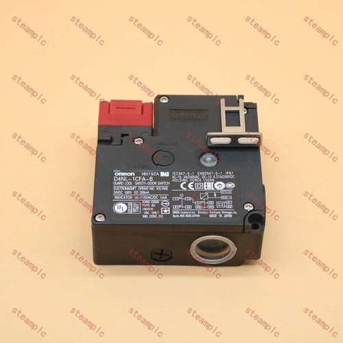 1PC  OMRON  safety switch D4NL-1CFA-B spot stock