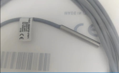 1PCS     IH04-0B8PS-VW1 Proximity switch