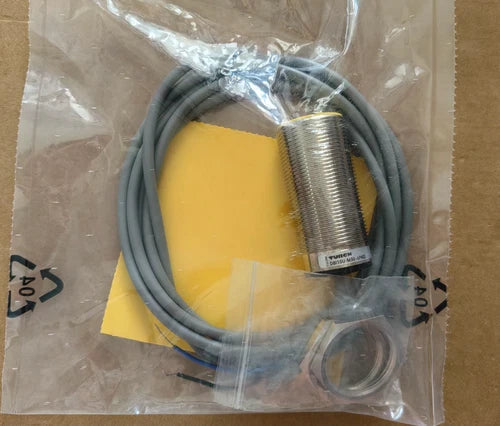 1PC  For  Inductive sensor PNP   DBI10U-M30-AP4X2 1582231