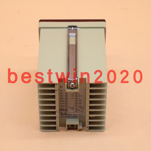 1Pcs  keyence RC2-21V Digital sensor Free shipping