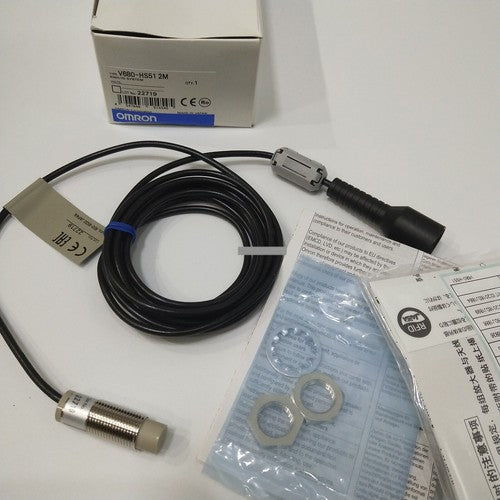 1PC OMRON  V680-HS51 V680HS51 2M Sensor FAST SHIP