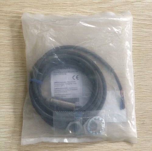 1PCS OMRON  Proximity Switch E2EM-X8C1 E2EMX8C1 Free Shipping