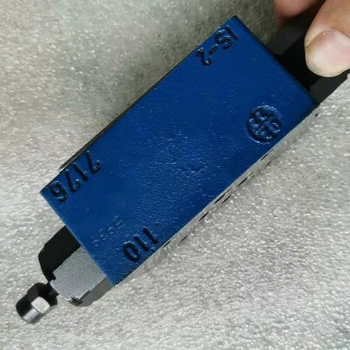 one  REXROTH Z2FS 6-2-46/2QV R900481624 throttle valve Fast Delivery