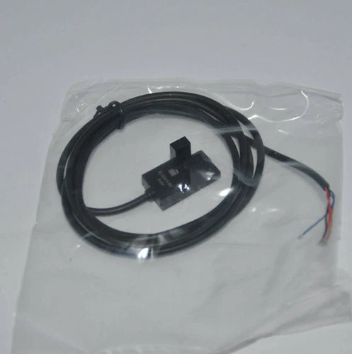 1PCS Micro Sensor    EE-SX674WR EESX674WR