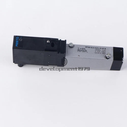 1PC   MT2H-5/2-4,0-L-S-VI-B 159452 solenoid valve