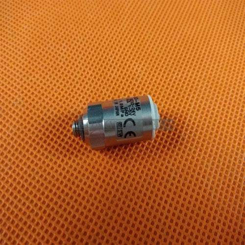 1PCS  SMC PSE530-M5 PSE530M5 Pressure Switch