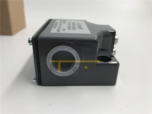 1pcs  EUCHNER Limit switch SN02R12-502-M