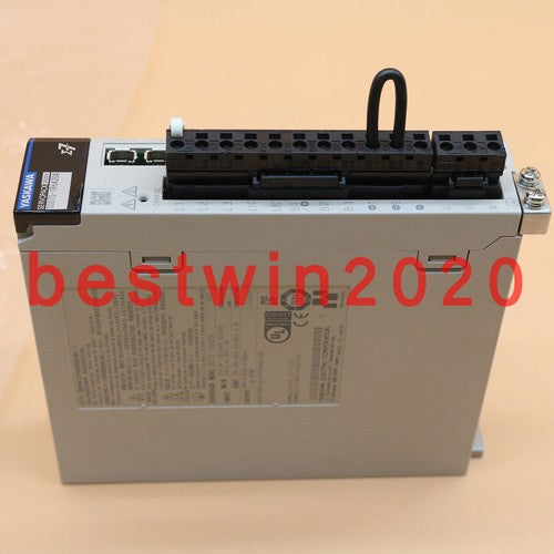 one   Yaskawa SGD7S-1R6A20A Servo Driver in box Fast Delivery