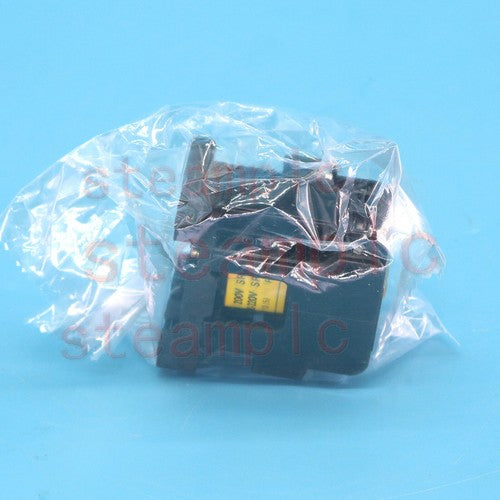 One  Magnetic Contactor For FUJI SRC3631-02/X 4a 220VAC Free Shipping
