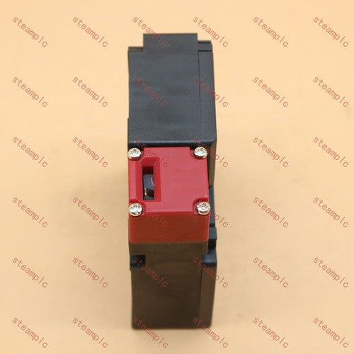 ONE OMRON  safety door switch D4NL-2GDG-B D4NL-2GDG-B One year warranty