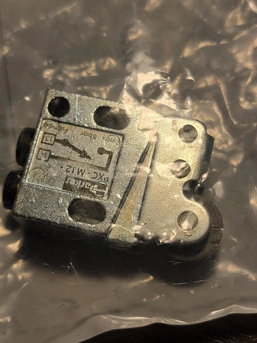 1PC  Pneumatic Switch  PXC-M121