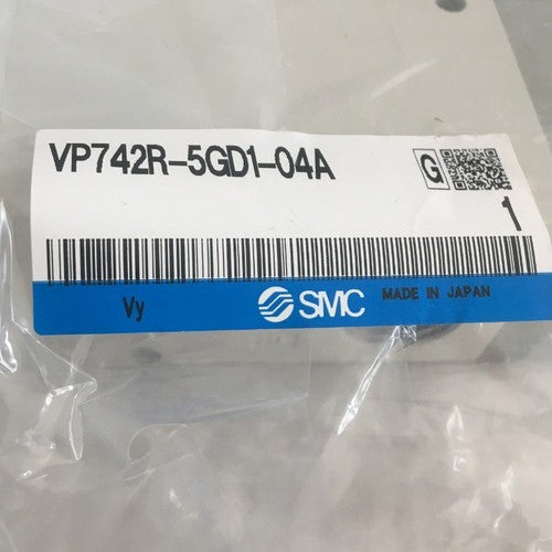 ONE   SMC VP742R-5GD1-04A solenoid valve Free shipping