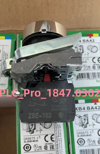 XB4BA42 1PCS   Schneider XB4-BA42 Red button Fast delivery