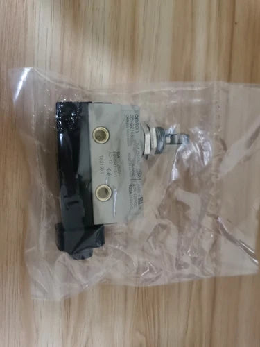 1PC  Omron ZC-Q2155 Limit Switch ZCQ2155 #P
