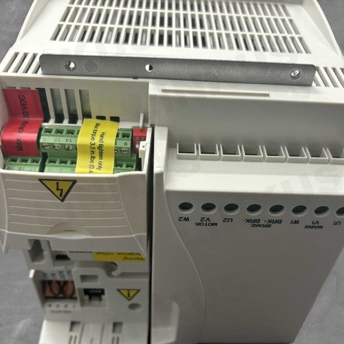 1PC Drive ACS355-03U-23A1-4 ACS355 3~400V/480V 31A/26A 63Hz 15HP For ABB
