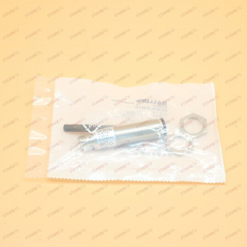 one  balluff Photoelectric sensor BOS 18M-PA-1PF-E5-C-S4  SHIP