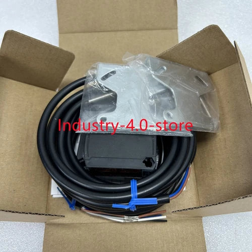 1PCS  E3JK-TR11 2M   Sensor