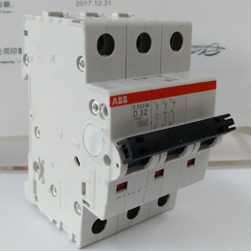 one   ABB S203M-D32 S203MD32 Isolation switch spot stock