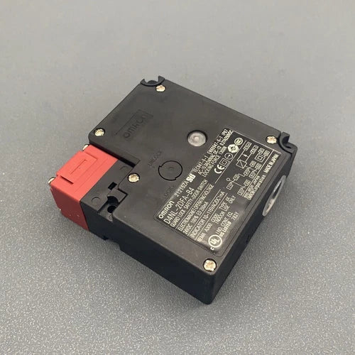 1PC  PLC Safety Switch  D4NL-2DFA-B4