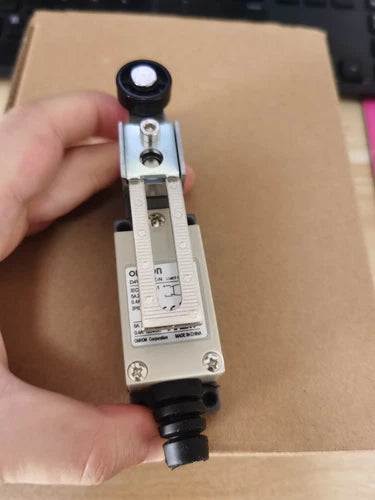 1PCS    Limit Switch  D4V-8108Z-N D4V8108ZN