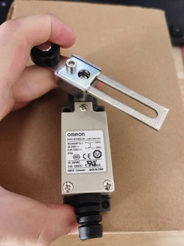 1PCS    Limit Switch  D4V-8108Z-N D4V8108ZN