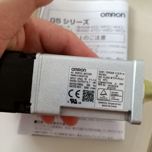 1PC OMRON  Servo Motor R88M-K10030T-S2 R88M-K10030T-S2 FAST SHIP
