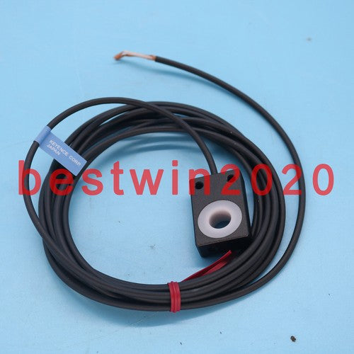 one  keyence TH-305 magnetic ring proximity sensor Free shipping