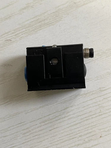 1PC  Pressure Switch SDE5-D10-O-Q6E-P-M8 527467
