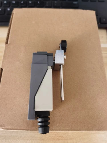 1PCS    Limit Switch  D4V-8108Z-N D4V8108ZN