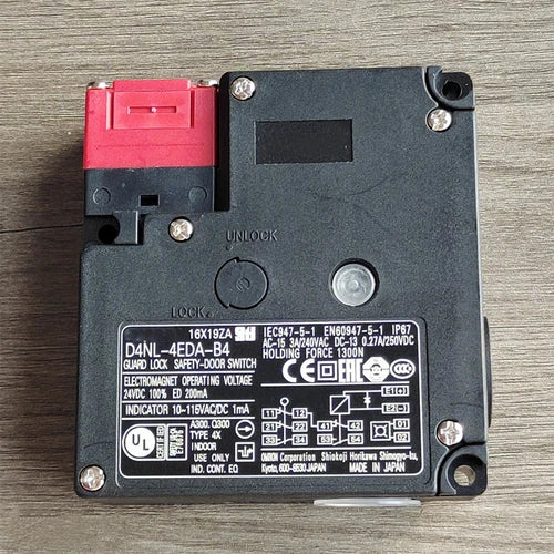 1PC  Guard Lock Safety Door Switch  D4NL-4EDA-B4