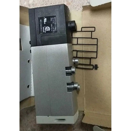 1pcs   Solenoid valve  VSVA-B-P53C-ZD-D1-1T1L 543702