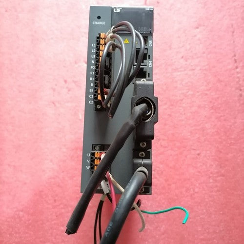 one   LS LG Servo driver L7SA010A Fast Delivery