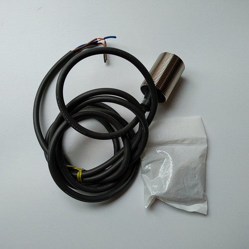 1PC OMRON  Proximity Switch E2EY-X8C1 free shipping
