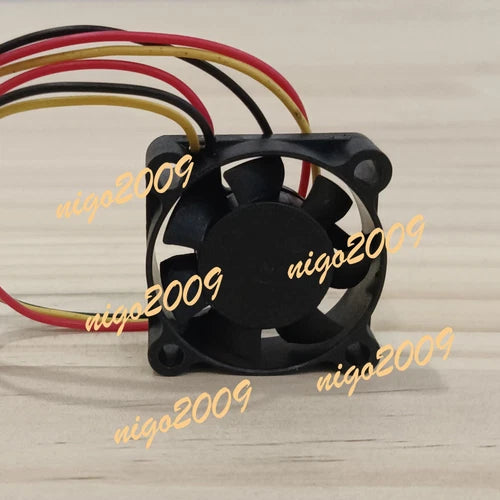 1PC  3-wire silent cooling fan  3010 MGT3005ZB-O10 5V 0.20A