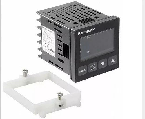 1PC  Temperature Controller AKT4R111100   AKT4R111100