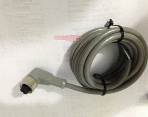 1PCS  XS2F-D422-DC0-F   plug wire