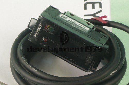 One  KEYENCE CZ-V1 Differentiating Sensor Amplifier