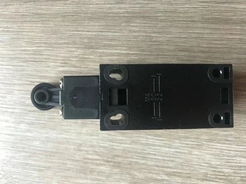 1PC  D4N-1120 D4N1120  LIMIT SWITCH