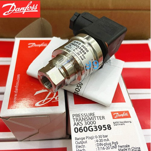 1pcs Danfoss AKS3000 060G3958 0-30bar Pressure Transmitter Sensor