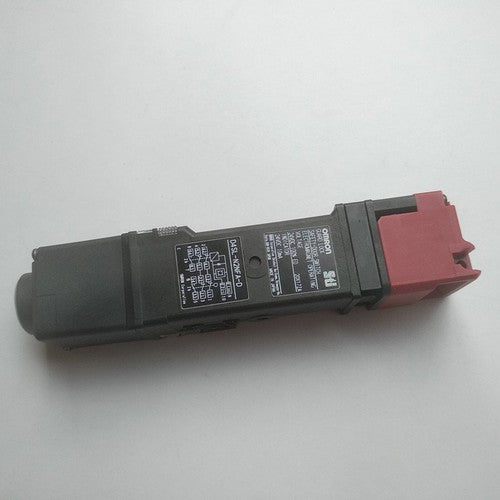 1PCS OMRON  safety door switch D4SL-N2NFA-D FAST SHIP